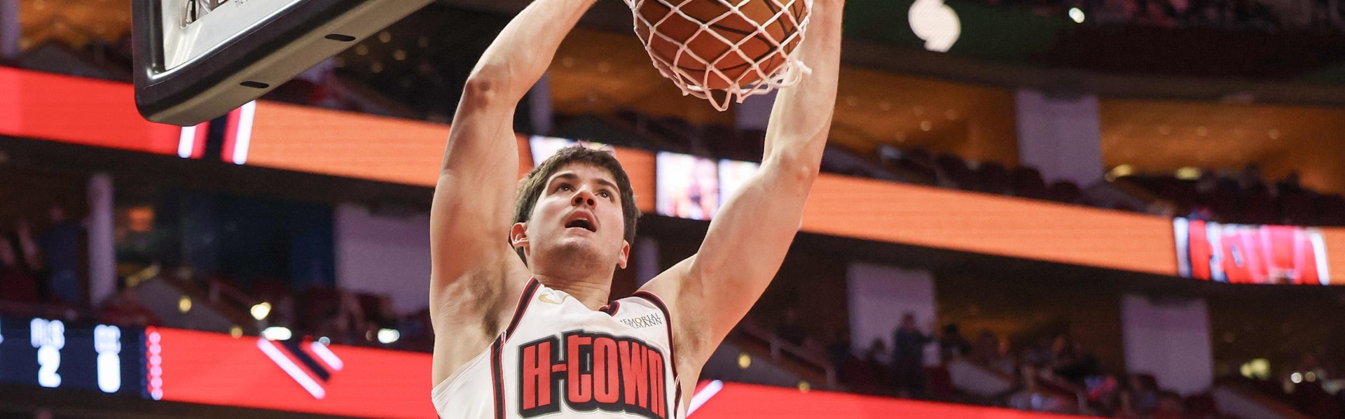 谢泼德：这个夏天过完后我的防守变好了 我更快也更强壮了